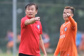 Huấn luyện viên Phan Thanh Hùng trao cơ hội cho 16 cầu thủ trẻ Đà Nẵng