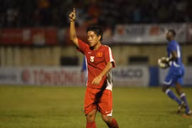 Thần đồng một thuở Hoàng Nhật Nam tái xuất sân cỏ ở tuổi... 31