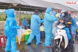 San sẻ yêu thương với người dân về từ vùng dịch