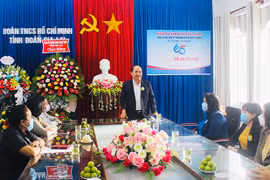 Phó Bí thư Tỉnh ủy Rah Lan Chung thăm, chúc mừng Hội LHTN Việt Nam tỉnh