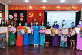 Phụ nữ "tự tin, tự trọng, trung hậu, đảm đang"