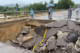 Bình Định: Sạt lở mố cầu trên QL19C, huyện miền núi Vân Canh bị chia cắt