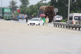 Miền Trung hối hả chạy lũ