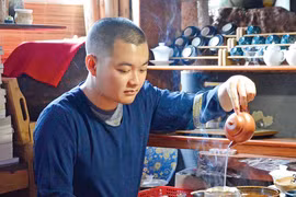 Thưởng trà và sống chậm