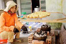 Làng đúc bánh thuẫn Quảng Ngãi vào tết