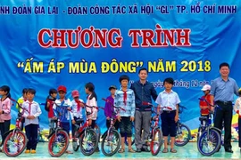 "Ấm áp mùa đông": Chia sẻ khó khăn với người nghèo Gia Lai