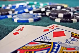 Phó chủ tịch hội đông y và 1 thầy giáo bị bắt trên chiếu bạc