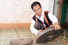 Người "giữ lửa" cồng chiêng
