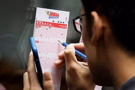 Trúng độc đắc 425 triệu USD