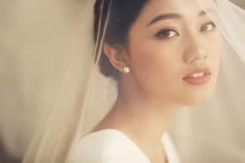 Hậu trăng mật, Á hậu Thanh Tú khoe bộ ảnh cô dâu đẹp mơ màng