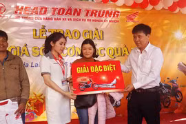 Trao giải chương trình " bán xe giá sốc cơn lốc quà tặng"
