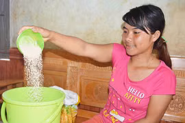 Chư Prông: Thiết thực phong trào "Hũ gạo tình thương"