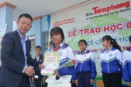 Học bổng "Đọt chuối non" và "Cơm có thịt": Tiếp sức đến trường