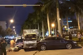 Xe tải tông loạt ô tô, xe máy dừng đèn đỏ ở Đà Nẵng