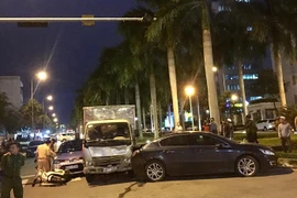 Xe tải tông loạt ô tô, xe máy dừng đèn đỏ ở Đà Nẵng