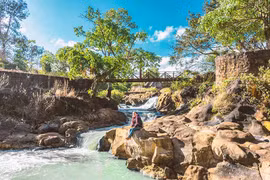 Ban mai trên suối Thác Ba