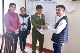 Hai chị em bán hàng rong trả lại hơn 40 triệu đồng