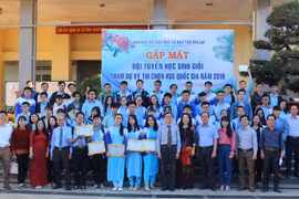 Gặp mặt đội tuyển thi học sinh giỏi lớp 12 cấp quốc gia