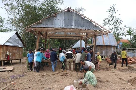 Nhà sàn "biết đi" ở Pơ Nang