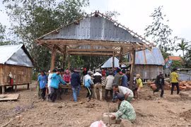 Nhà sàn "biết đi" ở Pơ Nang