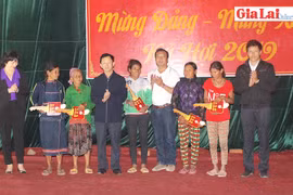 Làng Hek rộn ràng mừng Đảng-mừng Xuân