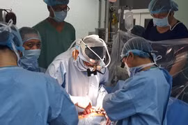 Chàng trai 18 tuổi bỏng nặng vì nổ bình gas mini