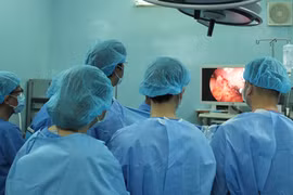 Ngậm tăm khi ngủ, người đàn ông bị thủng lá lách