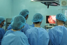 Ngậm tăm khi ngủ, người đàn ông bị thủng lá lách