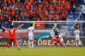 Thủ tướng gọi điện cho HLV Park Hang-seo, động viên đội tuyển Việt Nam