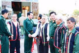 Biên giới bình yên, quân dân vui đón Xuân