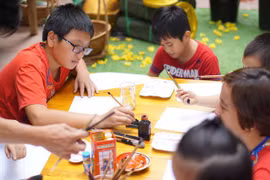 Con nghỉ Tết 16 ngày, phụ huynh liêu xiêu