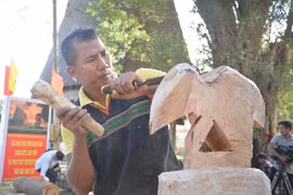 Gìn giữ nghệ thuật tạc tượng gỗ dân gian Tây Nguyên