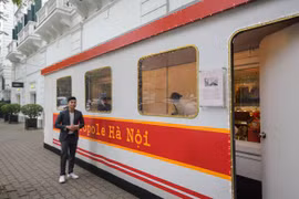 Chợ Tết tái hiện Hà Nội xưa trong khách sạn 100 năm tuổi