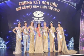 Dẹp "hoa hậu chui" bằng cách… rút điện
