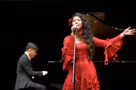 Bella Vũ giành Giải vàng, Giải bạc Liên hoan Nghệ thuật châu Á tại Singapore