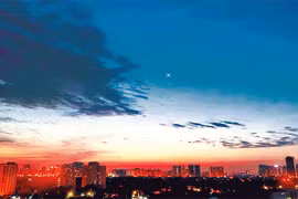 Mắt chạm trời đêm