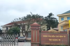 Tạm giữ hai cán bộ của CDC Quảng Trị