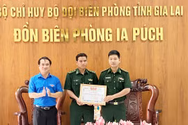 Gia Lai: Tặng bằng khen người tốt-việc tốt cho Chi Đoàn Đồn Biên phòng Ia Púch