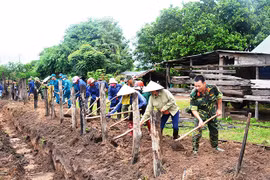 Trung đoàn 710 "bám làng, giúp dân"