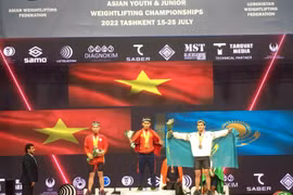 Lực sĩ 15 tuổi quê Lâm Đồng xuất sắc phá 3 kỷ lục cử tạ thế giới