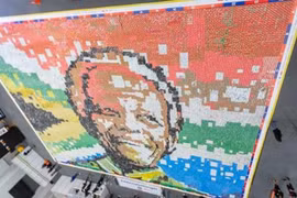 Khảm tranh bằng lon thực phẩm ở Nam Phi phá vỡ kỷ lục thế giới