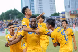 V-League 2022: Gay cấn cuộc chiến ngôi đầu