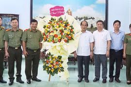 Chủ tịch UBND tỉnh Võ Ngọc Thành chúc mừng lực lượng Công an nhân kỷ niệm 60 năm truyền thống Cảnh sát nhân dân