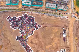 Ấn tượng 1.700 ô tô xếp hình bản đồ Việt Nam