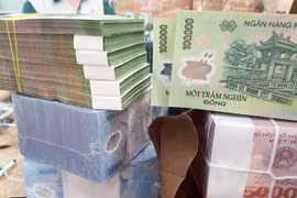 Vì sao lãi suất tiền gửi "dậy sóng"?