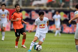 Kiatisak tìm được lối ra cho HAGL