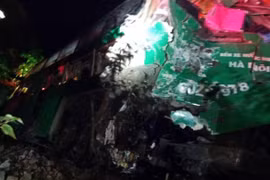 Khánh Hòa: Va chạm giữa xe tải và xe khách, 11 người thương vong