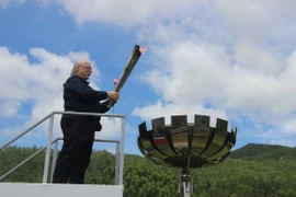 Giáo sư đoạt giải Nobel về Vật lý 2016 Duncan Haldane thắp đuốc khoa học tại Việt Nam