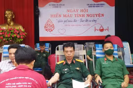 Trên 130 cán bộ, chiến sĩ Lữ đoàn Thông tin 132 hiến máu tình nguyện