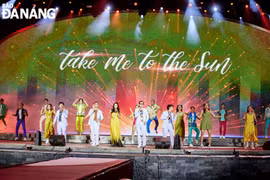 Đại nhạc hội "Take me to the Sun" thu hút hàng ngàn khán giả